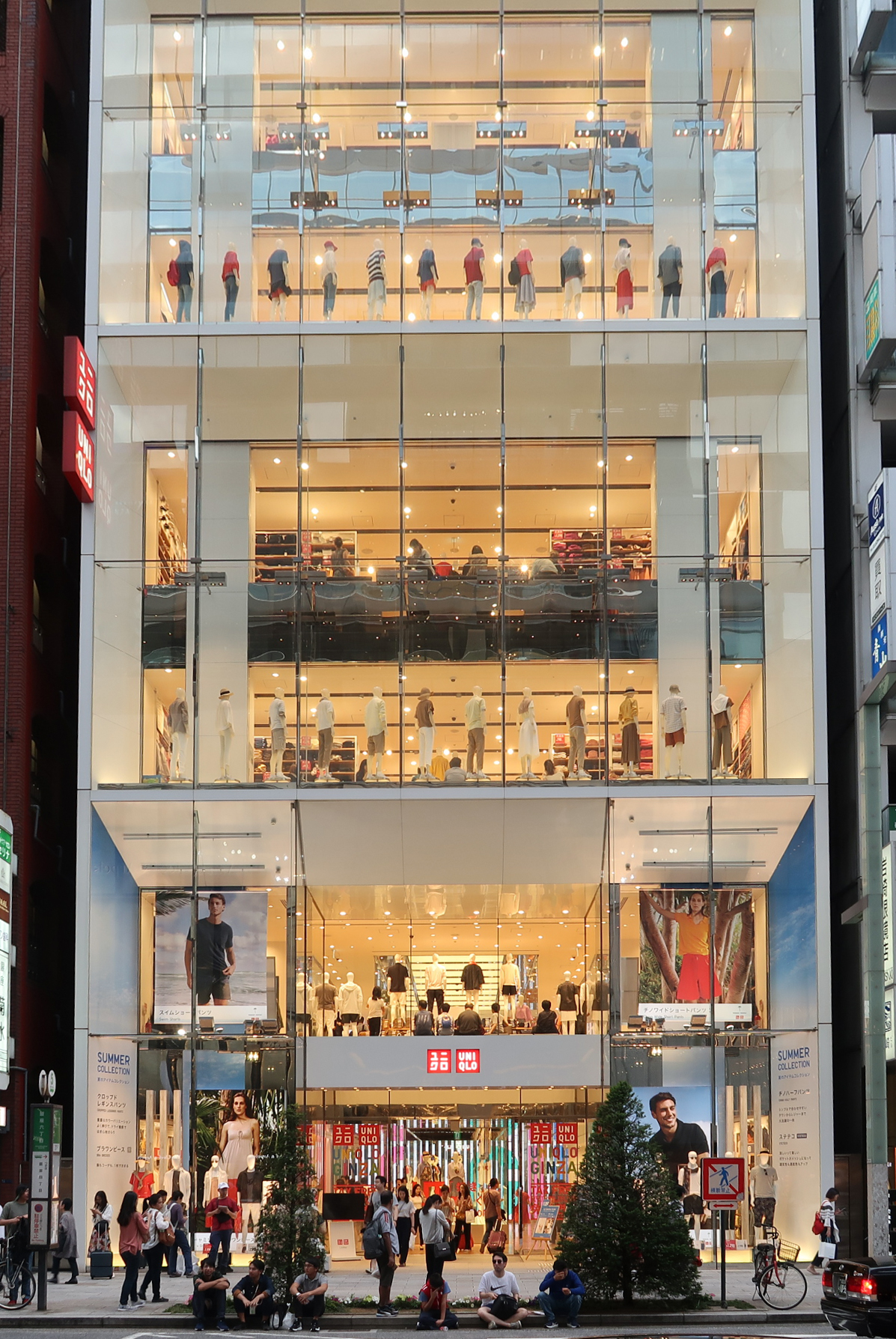 Uniqlo Ginza flagship store front