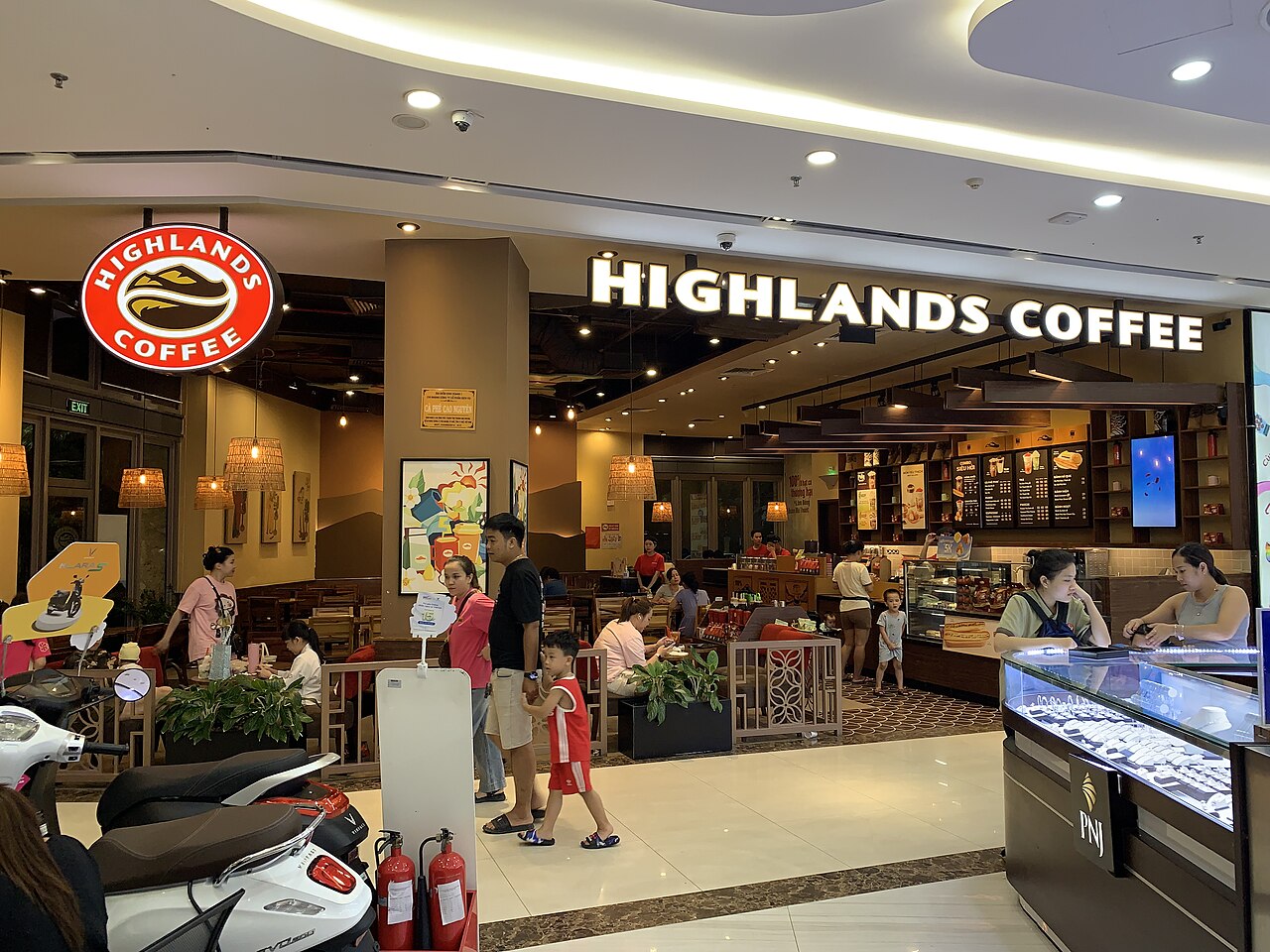A Highlands Coffee outlet in a mall in Hue