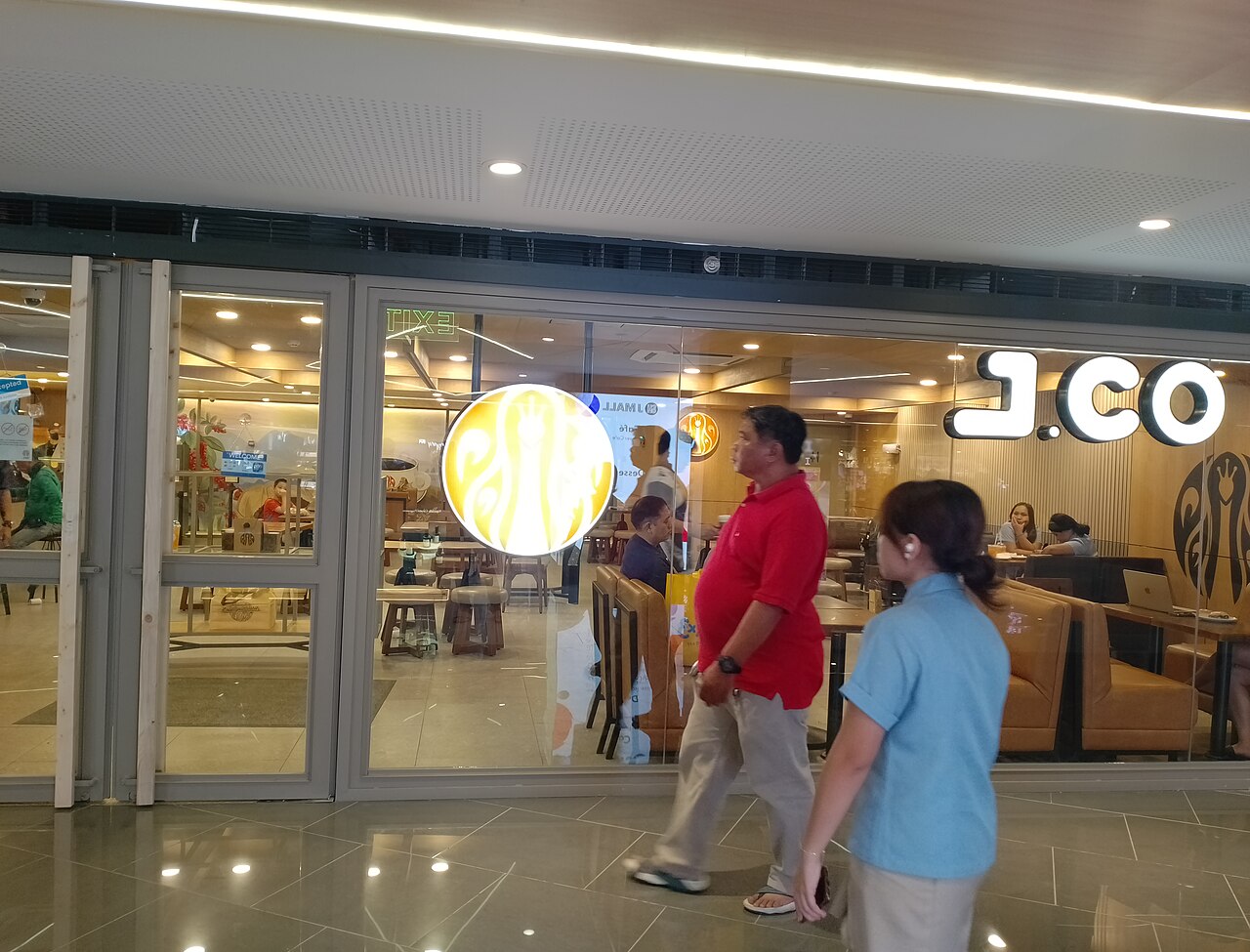 A J.CO Donuts & Coffee outlet in a mall